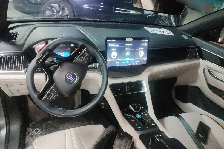 比亚迪 宋PLUS新能源 2021款 DM-i 110KM 旗舰型中控内饰7002