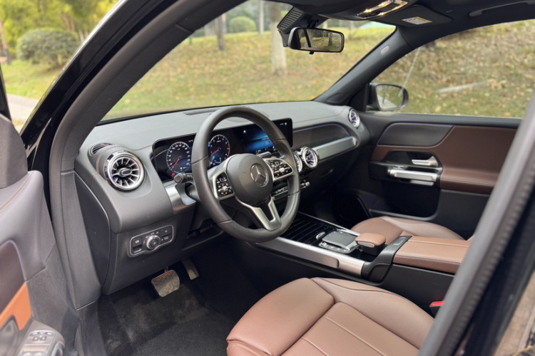 奔驰GLB 2023款 GLB 220 动感型局部细节19