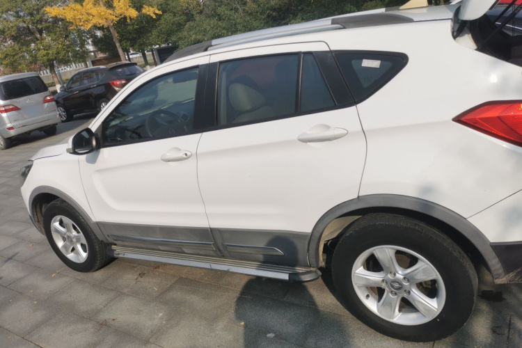 海马S5 2015款 1.6L 手动舒适型车身外观4