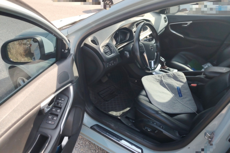 沃尔沃V40 2018款 T3 智雅版中控内饰20