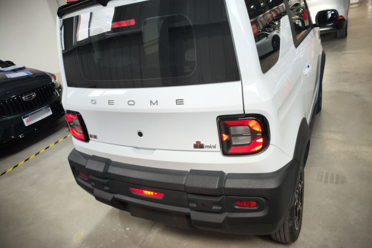 吉利银河 2025款 210km 熊猫骑士车身外观6