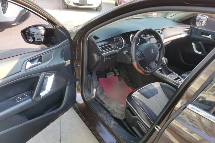 标致408 2016款 1.6T 自动豪华版中控内饰20