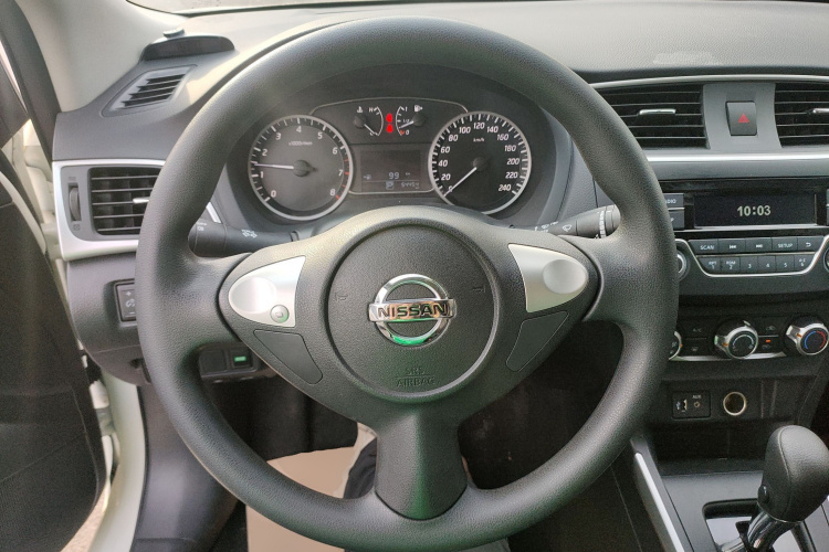 日产 轩逸 2019款 经典 1.6XE CVT舒适版中控内饰13