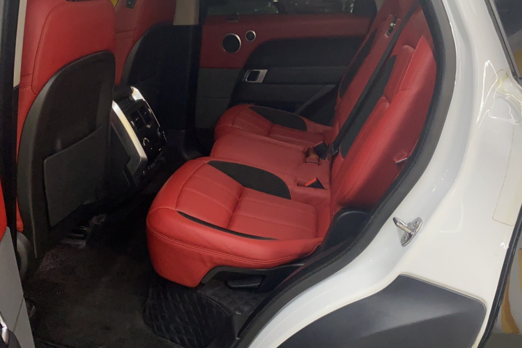 路虎 揽胜运动版 2022款 3.0 L6 耀黑版中控内饰7001