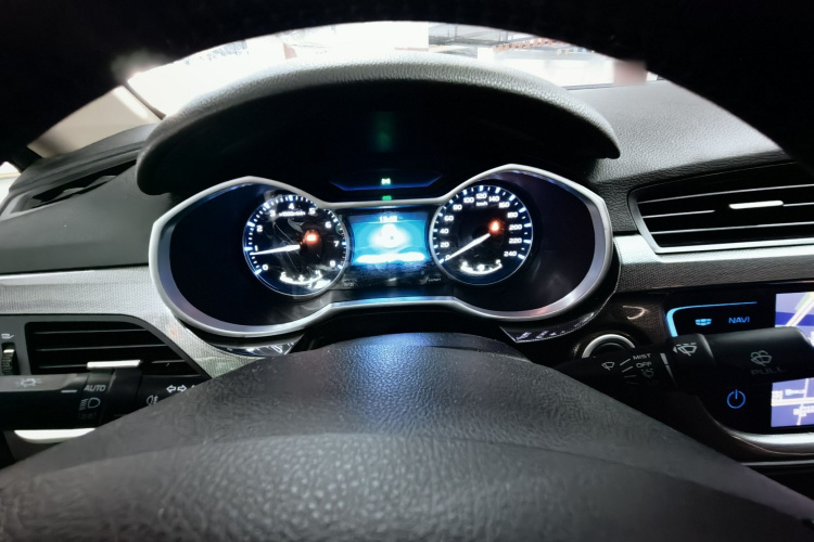 吉利汽车 帝豪 2017款 三厢百万款 1.5L CVT向上版中控内饰7009