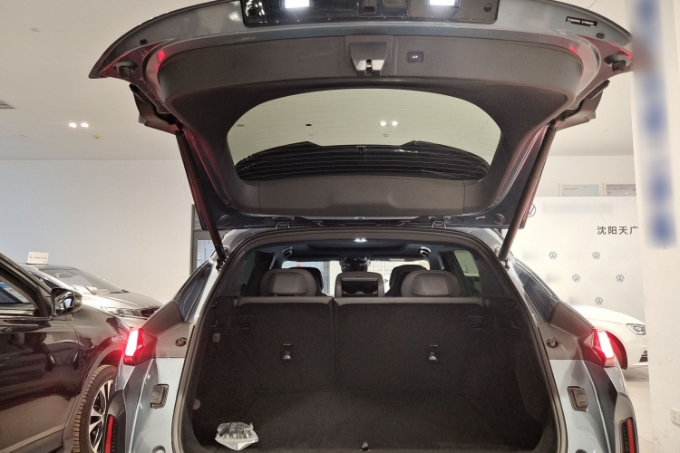 领克08 EM-P 2025款 220km 四驱性能Halo中控内饰7008