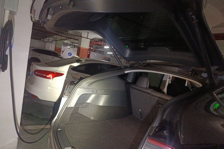 特斯拉 Model Y 2022款 改款 后轮驱动版中控内饰23