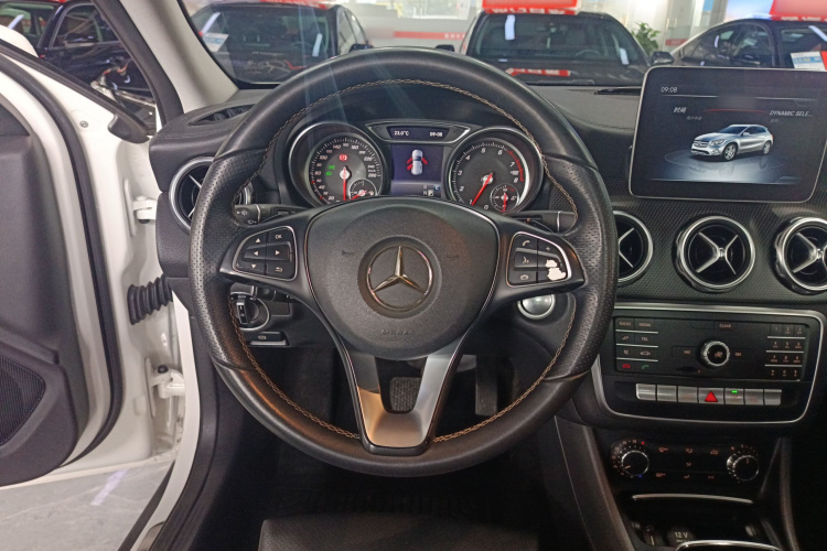 奔驰GLA 2018款 GLA 200 时尚型中控内饰13