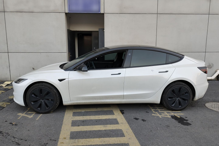 特斯拉 Model 3 2023款 长续航全轮驱动版车身外观4