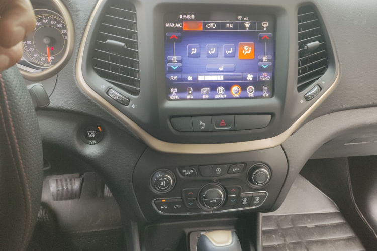 Jeep 自由光 2017款 2.0L 优越版局部细节16