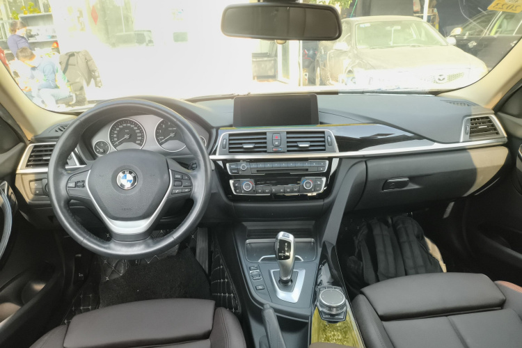 宝马3系 2019款 320Li 时尚型中控内饰12