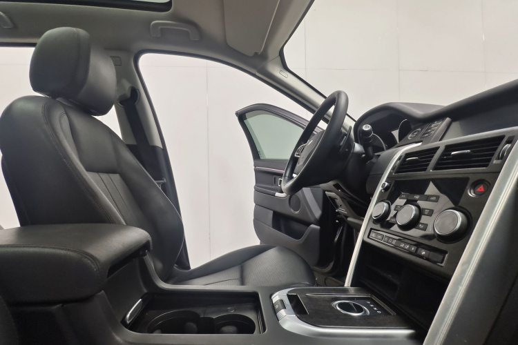 路虎 发现神行 2019款 240PS SE版 国VI中控内饰7002