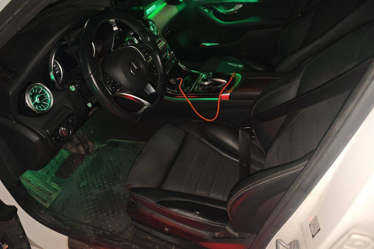 奔驰C级 2017款 改款 C 200 运动版中控内饰19