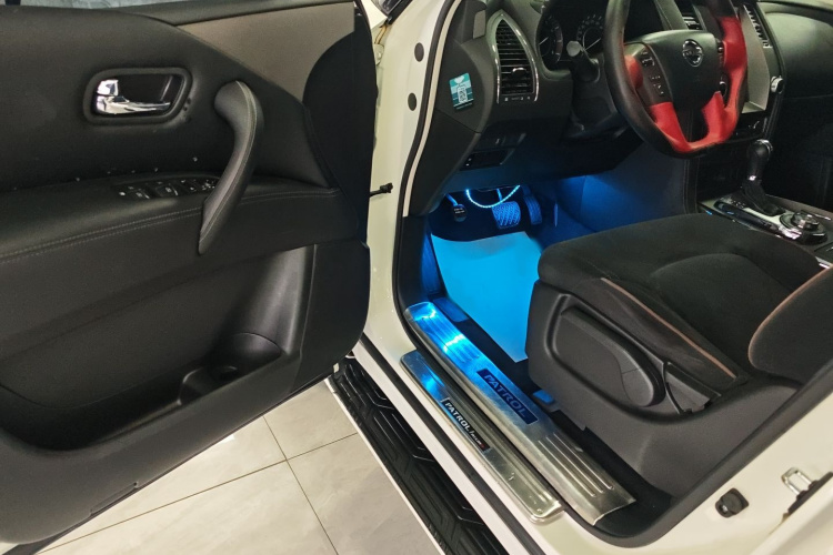 日产 途乐（平行进口） 中控内饰7002