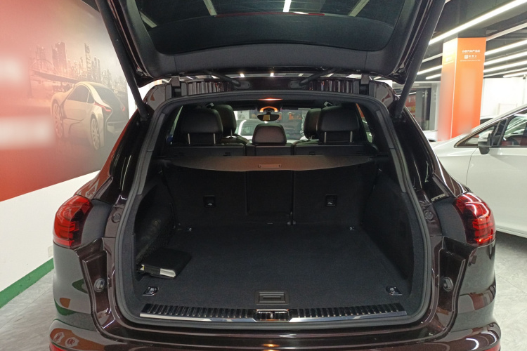 保时捷 2016款 Cayenne 3.0T机舱底盘23