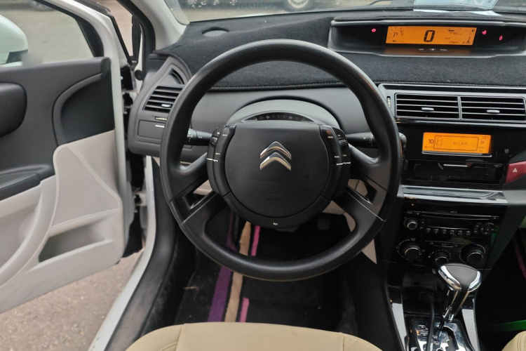 雪铁龙 世嘉 2013款 三厢 1.6L 自动品尚型中控内饰13