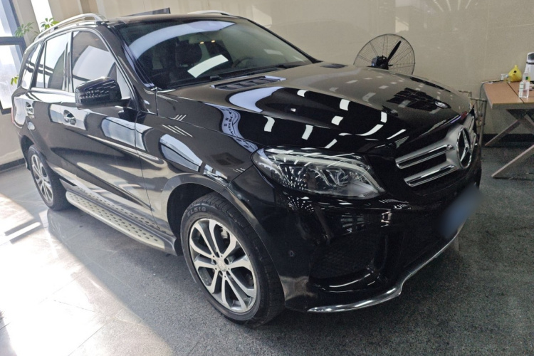 奔驰GLE 2017款 GLE 320 4MATIC 动感型车身外观3