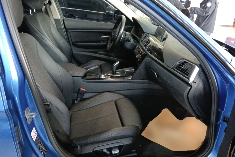 宝马3系 2019款 320Li M运动套装局部细节41