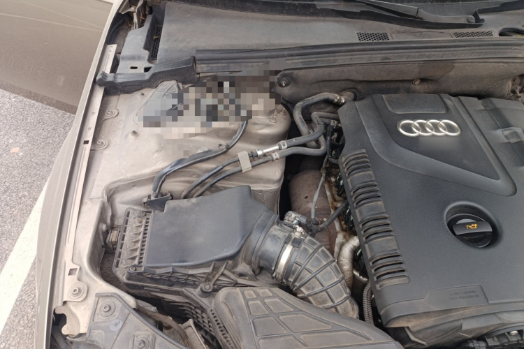 奥迪A4L 2011款 2.0 TFSI 标准型局部细节9006