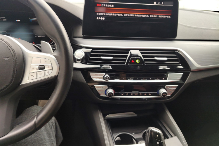 宝马5系 2023款 530Li 领先型 M运动套装中控内饰12