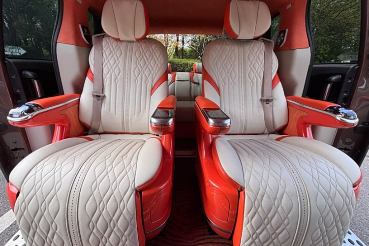 别克GL8 2021款 陆上公务舱 652T 舒适型中控内饰7009