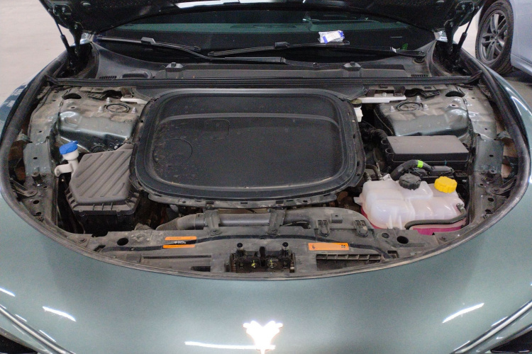 哪吒汽车 哪吒S猎装 2024款 增程300 标准版机舱底盘24