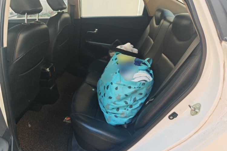 起亚K2 2015款 三厢 1.4L MT GLS中控内饰21