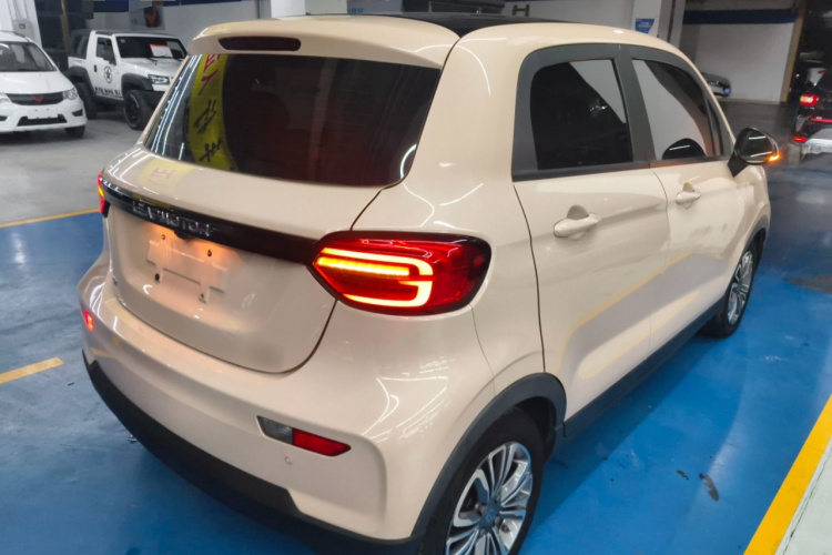 零跑汽车 零跑T03 2021款 400舒享版车身外观7