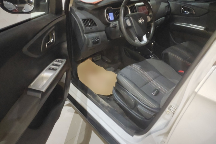 东风风神AX3 2016款 1.5L 自动尊酷型中控内饰20