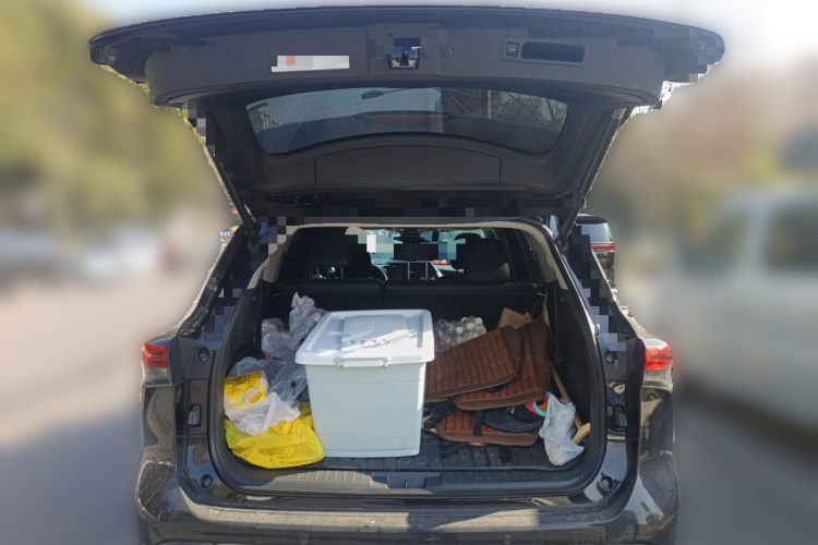 丰田 汉兰达 2022款 双擎 2.5L 四驱尊贵版 7座中控内饰23