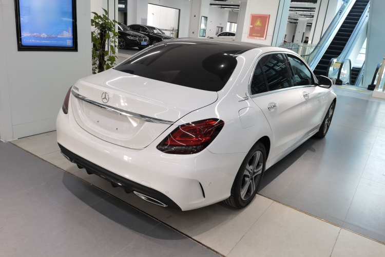 奔驰C级 2020款 C 260 L 运动版车身外观7