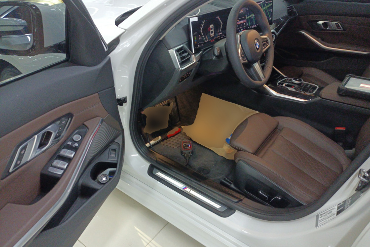 宝马3系 2024款 325Li M运动套装中控内饰20