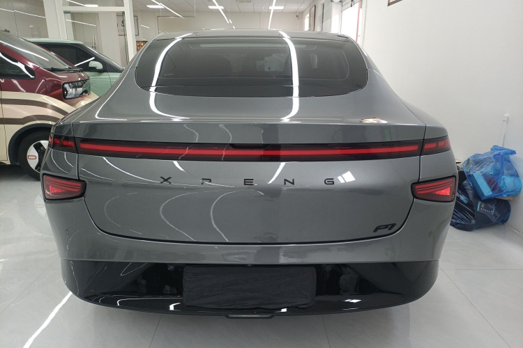 小鹏P7 2020款 670N车身外观6