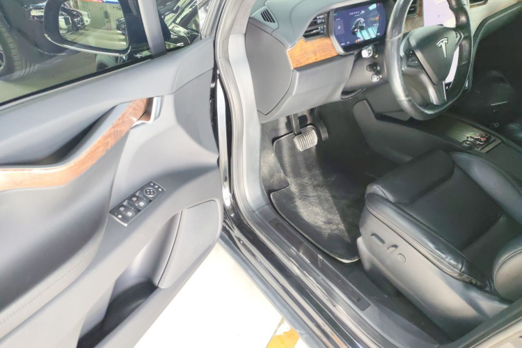 特斯拉 Model X 2019款 长续航版中控内饰20