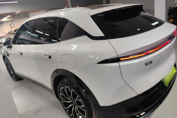 极氪7X 2025款 75kWh 后驱智驾版车身外观4