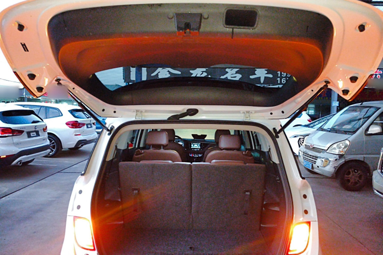 别克GL6 2019款 18T 6座互联豪华型 国VI机舱底盘23