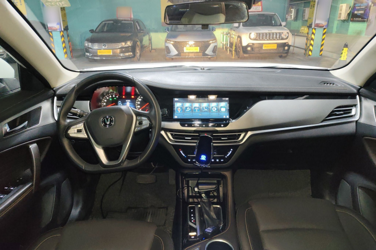 长安CS35PLUS 2019款 1.6L 自动畅联版中控内饰7002