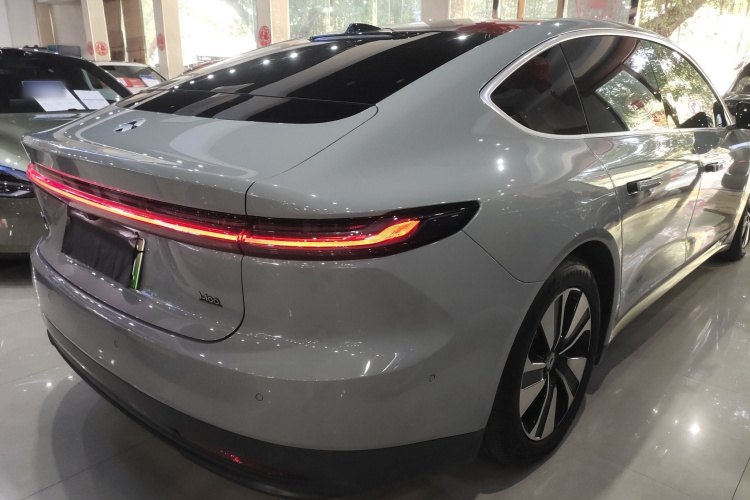 蔚来ET7 2022款 75kWh车身外观7