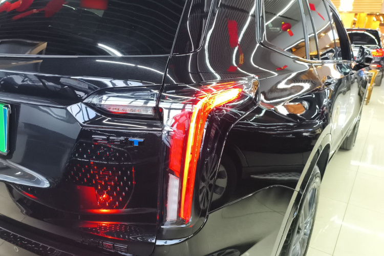 凯迪拉克XT6 2025款 2.0T 六座四驱铂金行政黑标版车身外观9