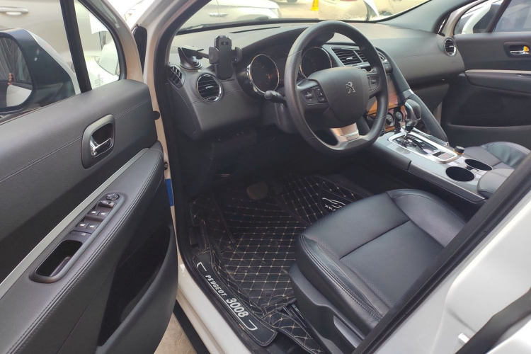 标致3008 2018款 2.0L 自动经典版中控内饰7003