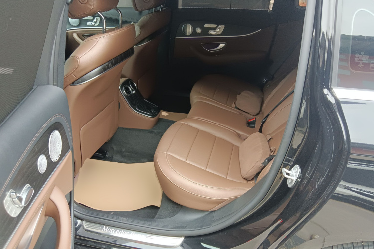 奔驰E级 2021款 E 300 L 运动豪华型中控内饰7004