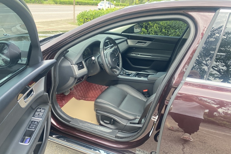 捷豹XFL 2020款 XFL 2.0T P200 两驱精英版中控内饰7005