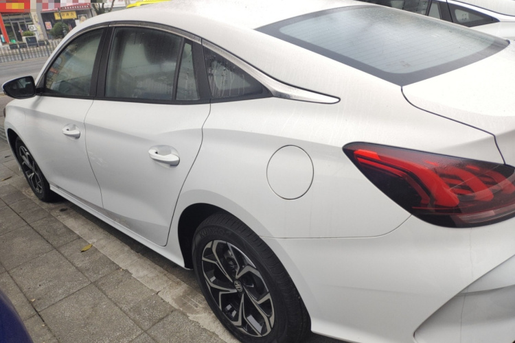 名爵 MG5 2023款 180DVVT 手动风尚版车身外观4