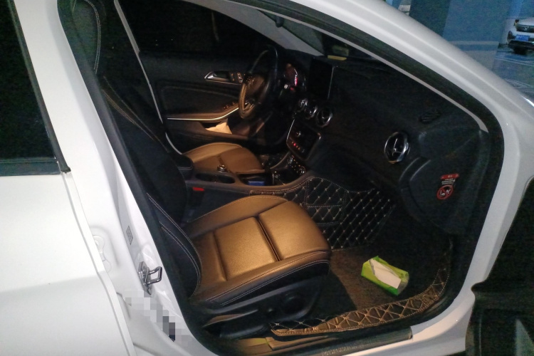 奔驰GLA 2018款 GLA 200 时尚型局部细节9005