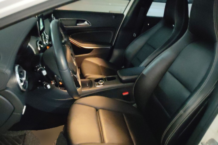 奔驰GLA 2016款 GLA 200 时尚型中控内饰19