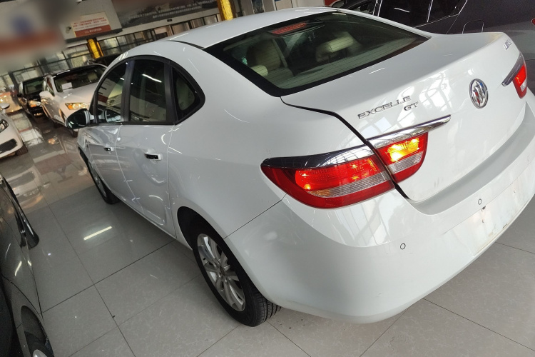 别克 英朗 2013款 GT 1.6L 手动舒适版车身外观4