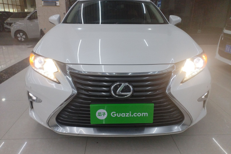 雷克萨斯ES 2015款 200 精英版车身外观2