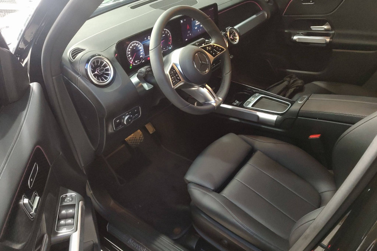 奔驰GLB 2024款 改款 GLB 220 动感型中控内饰7003