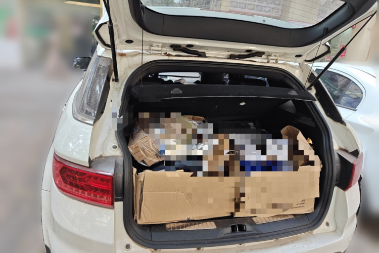 陆风X7 2016款 2.0T 全景尊贵版中控内饰23