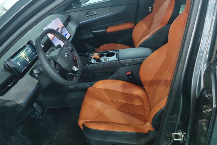 长安UNI-V 2025款 第三代 2.0T 劲擎型局部细节19